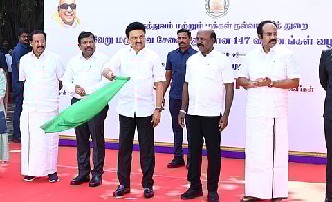 ரூ.31 கோடி மதிப்பிலான 147 அவசரகால ஊர்திகளின் சேவை: முதல்வர் ஸ்டாலின் கொடியசைத்து தொடங்கி வைத்தார்