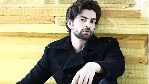 நியூயார்க் விமான நிலையத்தில் ‘கத்தி’ வில்லன் தடுத்து நிறுத்தம்