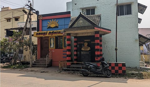 மதுரை பி.பி. குளத்தில் உள்ள திமுக கட்சி அலுவலகம் | படம்: எஸ்.கிருஷ்ணமூர்த்தி.