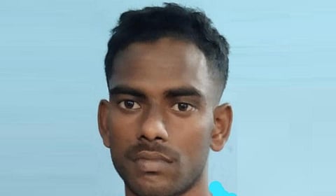 ஓடும் ரயிலில் கர்ப்பிணிக்கு பாலியல் தொந்தரவு அளித்து ரயிலில் இருந்து கீழே தள்ளிய இளைஞர் ஹேமராஜை ரயில்வே போலீஸார் கைது செய்தனர்