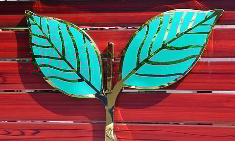 அதிமுக விவகாரத்தில் தேர்தல் ஆணையத்துக்கு விதித்த தடையை நீக்க கோரிய மனுக்கள் மீது பிப்.12-ல் உத்தரவு