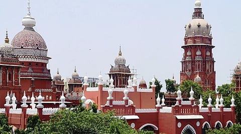 சென்னை விமான நிலையத்தில் இலங்கை புதுமணப் பெண்ணிடம் தாலி பறிமுதல்: பெண் அதிகாரி மீது நடவடிக்கை எடுக்க நீதிபதி உத்தரவு