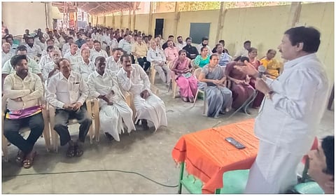 மாநிலம் முழுவதும் அனைத்து தொகுதிகளிலும் ஒரே நேரத்தில் ரேஷனில் அரிசி: புதுச்சேரி அதிமுக தீர்மானம்