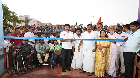 எலியட்ஸ் கடற்கரையில் மாற்றுத் திறனாளிகளுக்கான பாதை: உதயநிதி ஸ்டாலின் திறந்து வைத்தார்