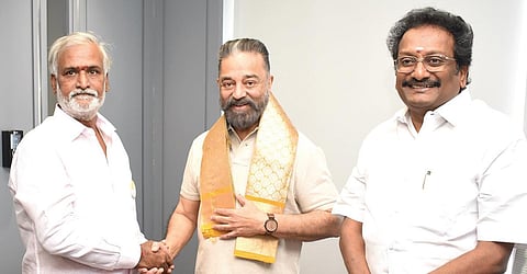 மக்கள் நீதி மய்யம் கட்சித் தலைவர் கமல்ஹாசனை நேற்று அமைச்சர்
சேகர்பாபு சந்தித்தார். உடன் பொதுச் செயலாளர் ஆ.அருணாச்சலம்.