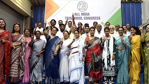 மக்களவையின் 74 பெண் எம்.பி.க்களில் 11 பேர் மேற்கு வங்கத்தை சேர்ந்தவர்கள்