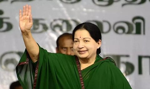 தமிழக லஞ்ச ஒழிப்புத்துறையிடம் ஜெயலலிதாவின் 27 கிலோ நகைகள், 1,562 ஏக்கருக்கான சொத்து ஆவணங்கள் ஒப்படைப்பு