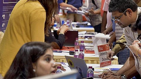 இந்திய மாணவர்களால் அமெரிக்காவுக்கு ரூ.69,000 கோடி வருவாய்