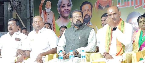 “தவறான தகவல்களை பரப்பி மக்களை குழப்புகிறது திமுக” - மதுரையில் பாஜக செய்தி தொடர்பாளர் குற்றச்சாட்டு