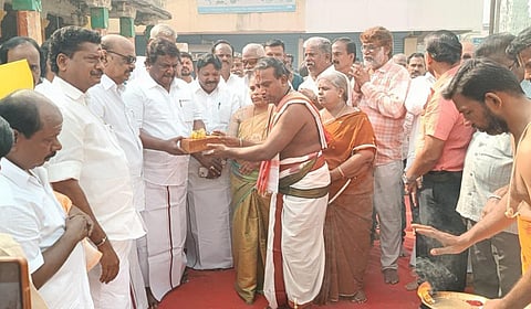 அரியலூர் கோதண்டராமசாமி கோயிலில் தேர் சீரமைக்கும் பணி, திருத்தேர் நிலை நிறுத்த கொட்டகை அமைக்கும் பணியினை அமைச்சர் சிவசங்கர் தொடங்கி வைத்தார்