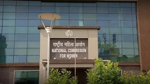 சிறுமி பாலியல் விவகாரம்: அறிக்கை தாக்கல் செய்ய மகளிர் ஆணையம் உத்தரவு