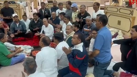 இந்திரா காந்தி குறித்து சட்டப்பேரவையில் சர்ச்சை கருத்து: ராஜஸ்தான் காங்., எம்எல்ஏ.,க்கள் தர்ணா