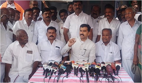 மதுரையில் மதிமுக எம்.பி. துரை வைகோ செய்தியாளர்களைச் சந்தித்தார்.