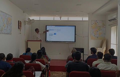 யுபிஎஸ்சி முதன்மைத் தேர்வர்களுக்கு சென்னையில் உணவு, தங்கும் வசதியுடன் இலவச பயிற்சி அளிக்கிறது பாரதி பயிலகம்!