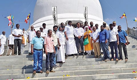 உலக அமைதி கோபுரம் திறப்பு விழாவில் தென்காசி மாவட்ட ஆட்சியர் ஏ.கே. கமல் கிஷோர் உள்ளிட்டோர் கலந்து கொண்டனர்.
