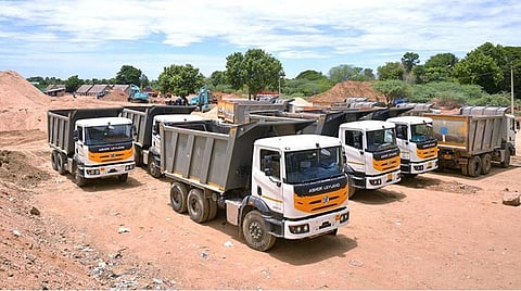 ‘மணல் தட்டுப்பாட்டால் ரூ.400 கோடி இழப்பு’ - மணல் லாரி உரிமையாளர்கள் வேதனை