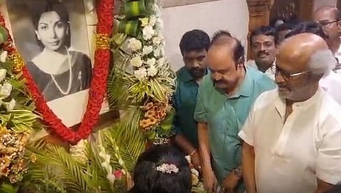 “ஜெயலலிதாவின் நினைவு என்றென்றும் மக்கள் மனதில் இருக்கும்” - போயஸ் கார்டனில் ரஜினிகாந்த் புகழஞ்சலி