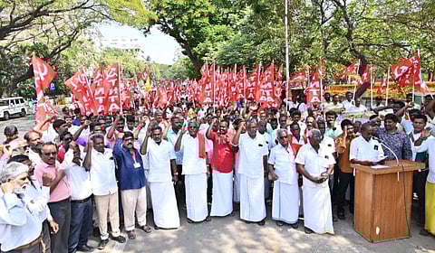 சென்னையில் ஆர்ப்பாட்டத்தில் ஈடுபட்ட மார்க்சிஸ்ட் கம்யூனிஸ்ட் கட்சியினர்