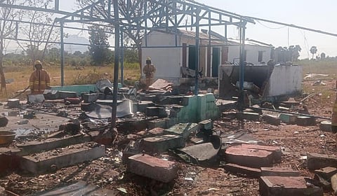 கம்பைநல்லூர் பட்டாசு குடோனில் ஏற்பட்ட தீ விபத்தில் 3 பெண்கள் பலியாகினர்.