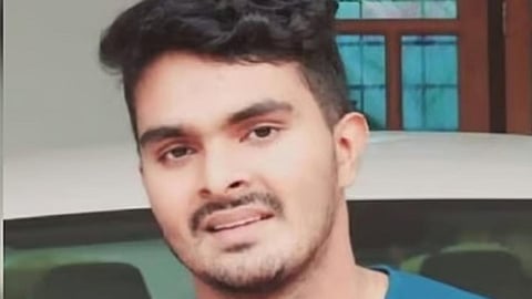 பாட்டி, தோழி, தம்பி உட்பட 5 பேர் வெட்டிக்கொலை: போலீஸில் சரணடைந்து தற்கொலைக்கு முயன்ற இளைஞர்