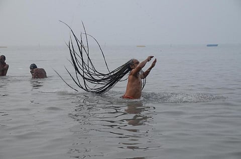 மகா கும்பமேளாவில் நோய், தொற்று பரவல் தடுப்பு சாத்தியமானது எப்படி? - ஆன்மிகத்துக்கு துணையாக அறிவியல்!