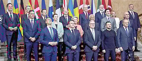 ஐரோப்பிய தலைவர்களின் அவசர கூட்டம் லண்டனில் நேற்று நடைபெற்றது. இதில் பிரிட்டிஷ் பிரதமர் கெய்ர் ஸ்டார்மர், பிரான்ஸ் அதிபர் இமானுவேல் மெக்ரான், உக்ரைன் அதிபர் ஜெலன்ஸ்கி உள்ளிட்டோர் பங்கேற்றனர்.