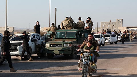 சிரியாவில் பாதுகாப்பு படையினர் - ஆசாத் ஆதரவாளர்கள் மோதல்: 300+ பேர் பலி