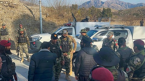 பாகிஸ்தான் ரயில் கடத்தல்: 30 பாதுகாப்புப் படை வீரர்கள் கொல்லப்பட்டதாக தீவிரவாதிகள் அறிவிப்பு