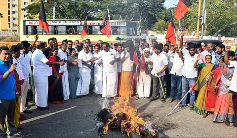 தர்மேந்திர பிரதானை கண்டித்து போராட்டம்: தமிழகம் முழுவதும் 11,200 திமுகவினர் மீது வழக்கு