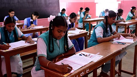 கணிதம், வணிகவியல் வினாத்தாள் எளிது: இந்தாண்டு பிளஸ் 2 பொதுத்தேர்வில் தேர்ச்சி விகிதம் அதிகரிக்க வாய்ப்பு