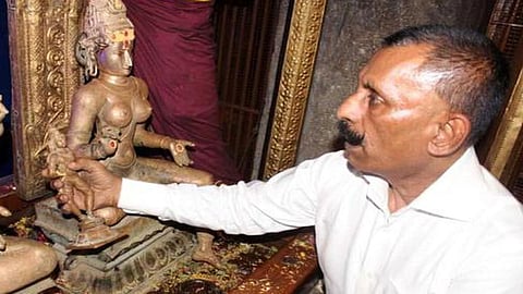 சிலை கடத்தல் குறித்து விசாரித்த பொன் மாணிக்கவேல் மீது வழக்கு பதிவு செய்தது ஏன்? - சிபிஐக்கு உயர் நீதிமன்றம் கேள்வி