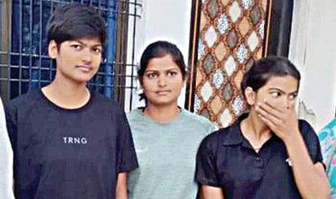 உ.பி. காவலர் பணி தேர்வில் 3 சகோதரிகள் தேர்ச்சி