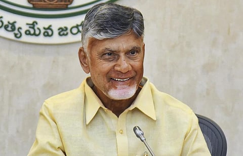 இந்தி தேசிய மொழி; ஆங்கிலம் சர்வதேச மொழி: முதல்வர் சந்திரபாபு நாயுடு கருத்து