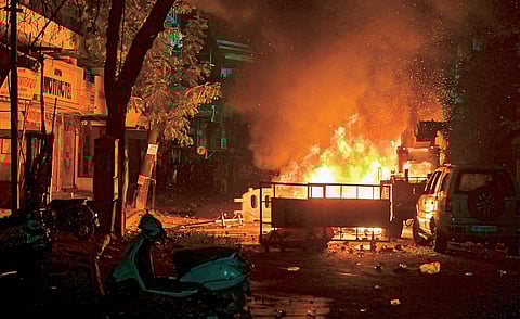 அவுரங்கசீப் சமாதியை அகற்ற கோரி நாக்பூரில் நடந்த போராட்டத்தில் வன்முறை வெடித்தது எப்படி? - முழு பின்னணி