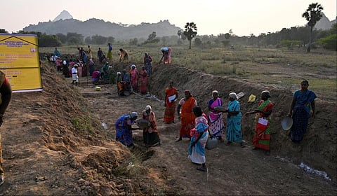 100 நாள் வேலைத் திட்டத்தில் 375 ஊராட்சிகள் சேர்ப்பு: பேரவையில் அமைச்சர் கே.என்.நேரு தகவல்