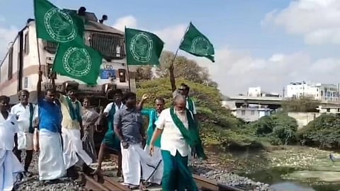 பஞ்சாப் விவசாயிகள் கைதை கண்டித்து வைகை ரயிலை மறித்த திருச்சி விவசாயிகள் கைது