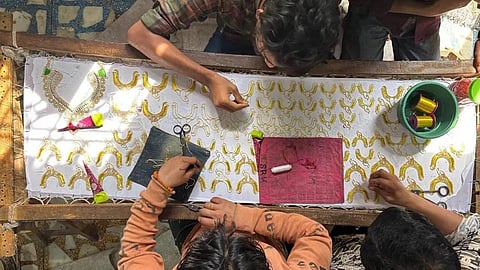 மதுரா பாங்கே பிஹாரி கோயில் கிருஷ்ணருக்கு முஸ்லிம்கள் தயாரிக்கும் உடைக்கு தடை விதிக்க நிர்வாகம் மறுப்பு