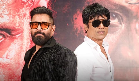 எஸ்.ஜே.சூர்யா தனித்துவம் காட்டுவது எப்படி? - விக்ரம் விவரிப்பு