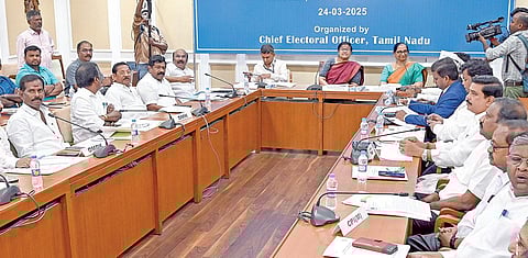 சரியான வாக்காளர் பட்டியலை வெளியிட வேண்டும்: தேர்தல் ஆணைய ஆலோசனைக் கூட்டத்தில் அரசியல் கட்சிகள் வலியுறுத்தல்