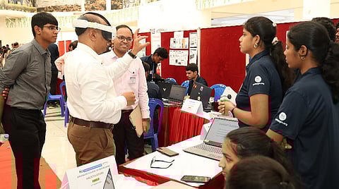 மாணவப் படைப்பாளிகளை ஊக்குவித்த கண்காட்சி