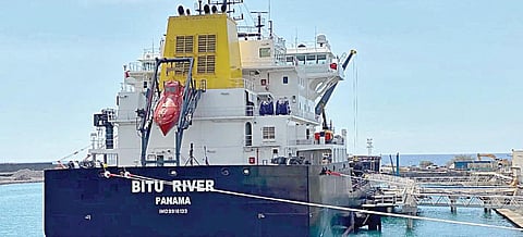 ஆப்பிரிக்காவில் சரக்கு கப்பல் கடத்தல்: 2 தமிழர்கள் உட்பட 7 இந்தியர்களை மீட்க தீவிர முயற்சி