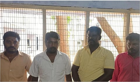 திமுக செயலர் கொலை வழக்கில் 4 பேருக்கு ஆயுள் சிறை தண்டனை விதித்து திருநெல்வேலி நீதிமன்றம் தீர்ப்பளித்துள்ளது.