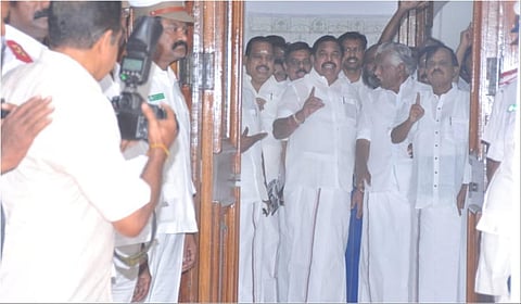 பேரவையில் இருந்து வெளியேற்றப்பட்ட அதிமுக எம்.எல்.ஏக்கள்