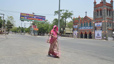 ஆந்திராவில் சுட்டெரிக்கும் வெயில் 104 டிகிரியை எட்டியதால் மக்கள் அவதி