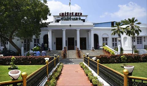 ‘ரவுடிகள், குற்றவாளிகளை மதுக்கடையில் வேலைக்கு வைக்கக் கூடாது’ - புதுச்சேரி அரசு அதிரடி