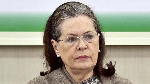 நாட்டின் கல்வி முறையை சீர்குலைக்க முயற்சி: மத்திய அரசு மீது காங்கிரஸ் தலைவர் சோனியா குற்றச்சாட்டு