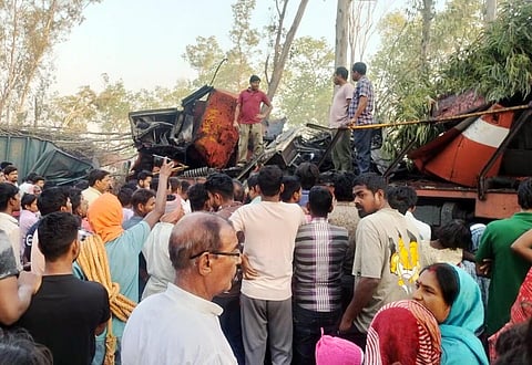 ஜார்க்கண்ட்டில் 2 சரக்கு ரயில்கள் மோதி விபத்து - 2 ஓட்டுநர்கள் உயிரிழப்பு; 4 பேர் காயம்