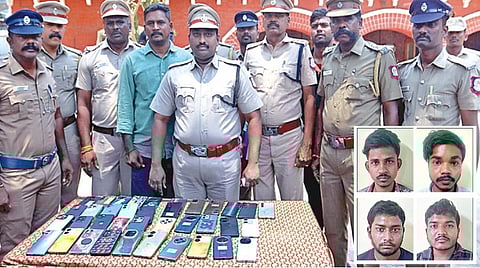 ஐபிஎல் கிரிக்கெட் போட்டியின்போது ரசிகர்கள் போர்வையில் அடுத்தடுத்து செல்போன் திருட்டில் ஈடுபட்ட ஜார்க்கண்ட், மேற்குவங்கத்தைச் சேர்ந்த 8 பேர் கும்பலை சென்னை போலீஸார் கைது செய்தனர். அவர்களிடமிருந்து 38 செல்போன்கள் பறிமுதல் செய்யப்பட்டன. கொள்ளையர்களிடமிருந்து பறிமுதல் செய்யப்பட்ட செல்போன்களுடன் திருவல்லிக்கேணி காவல் மாவட்ட துணை ஆணையர் ஜெயசந்திரன் மற்றும் தனிப்படை போலீஸார். | படம்: ம.பிரபு |