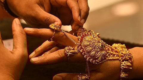 தங்கம் விலை 2 நாட்களில் பவுனுக்கு ரூ.2 ஆயிரம் குறைந்தது