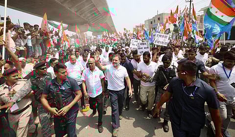 பேரணியில் பங்கேற்ற ராகுல் காந்தி